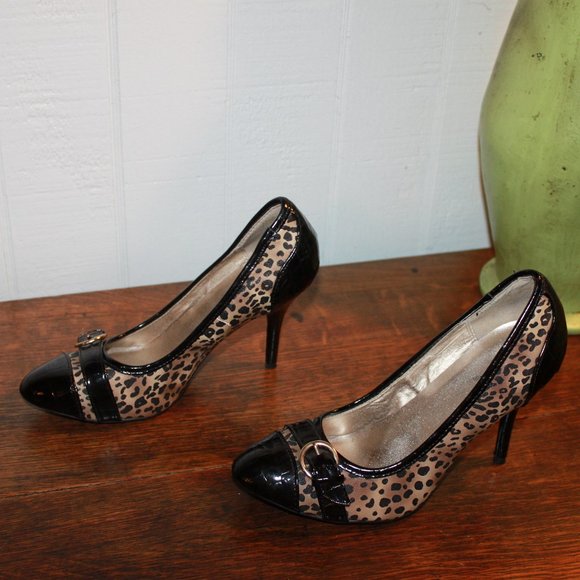 LIMITED TIME SALE: Qupid Animal Print Stilettos with Black Patent Accents Size 8 - Picture 2 of 10